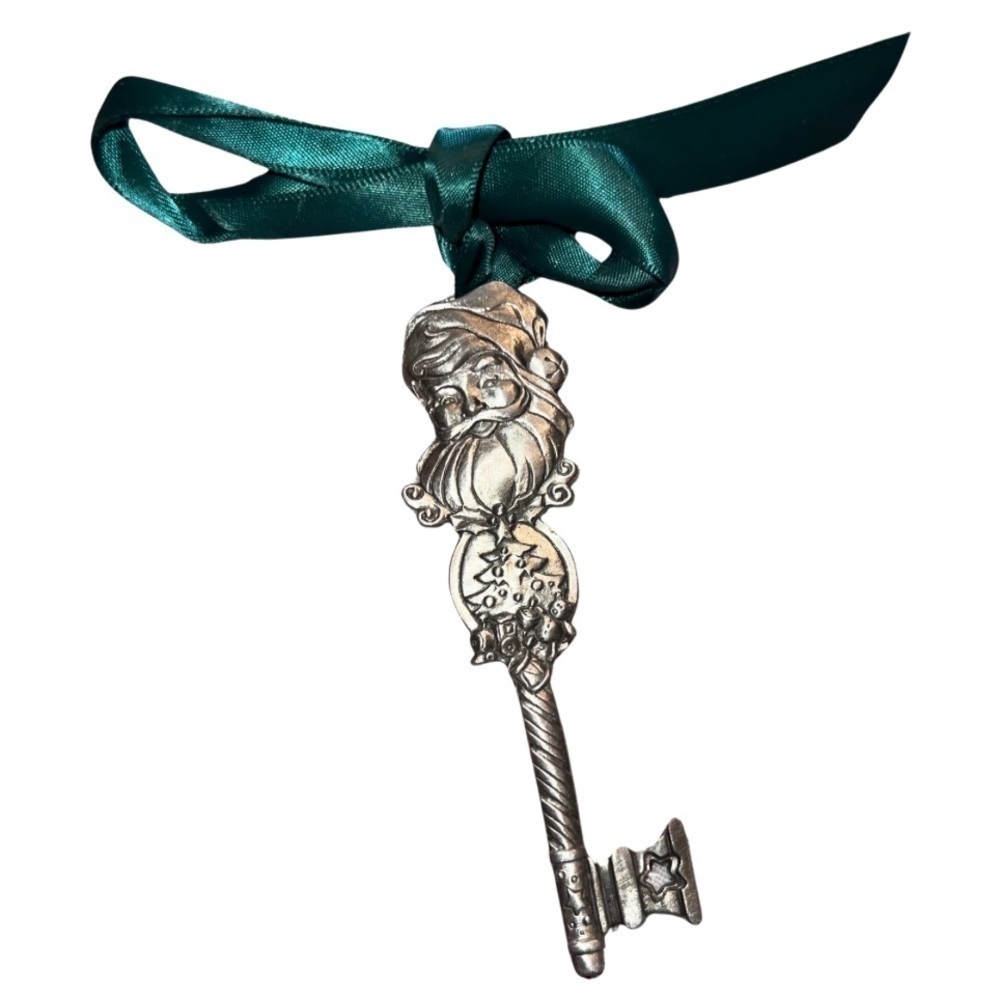Longaberger 2001 Santa's Pewter Christmas Key Ornament